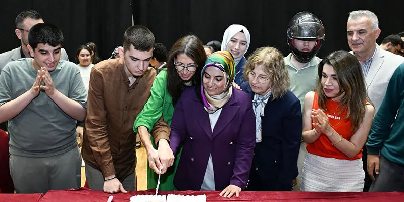 KSÜ’de “Otizm Farkındalık ve Mücadele Paneli” Düzenlendi Saygı duruşu ve İstiklal Marşı’nın okunmasıyla başlayan program açılış konuşmaları