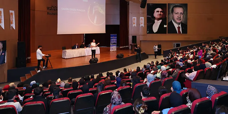 Eğitim yatırımlarıyla dikkat çeken Onikişubat Belediyesi, sınavlara hazırlanan gençlerin ve