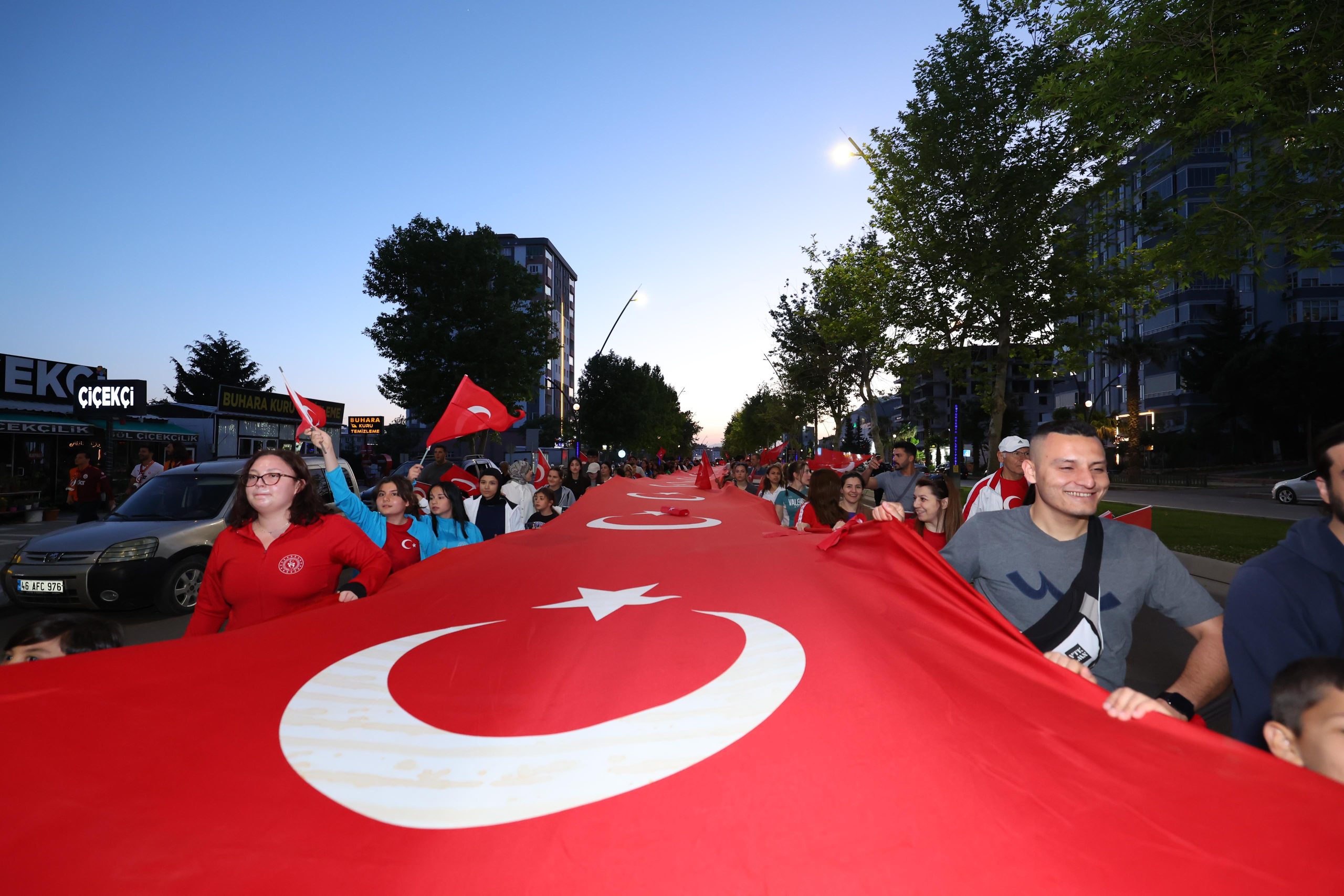 Kahramanmaraş’ta 19 Mayıs Coşkusu: Binlerce Kişi Kortej Yürüyüşünde Buluştu 1 Mayis Yuruyusu ()