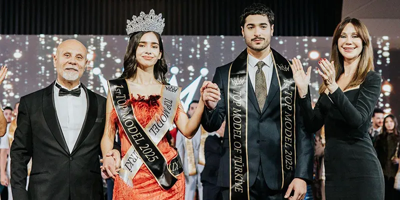 Jüri oylamasının yanı sıra internet üzerinden yapılan halk oylaması sonucu