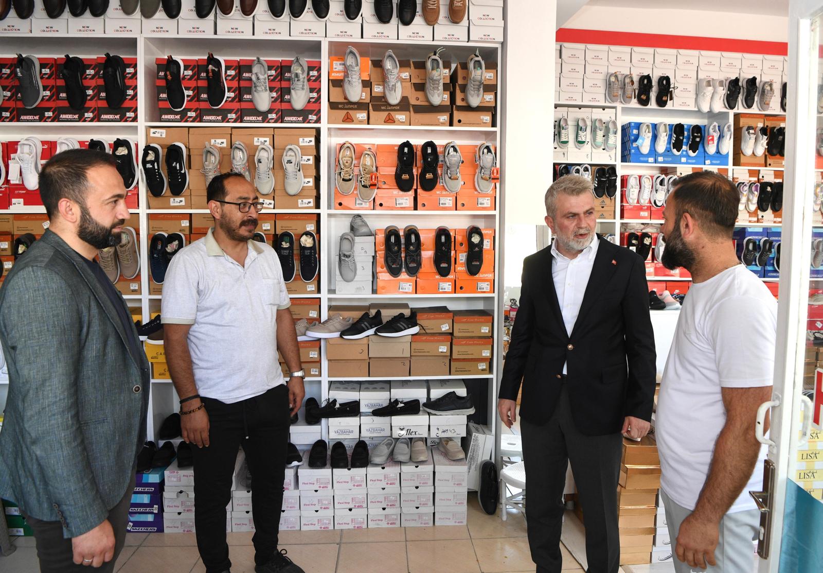 Baskan Gorgel, Kanuni’de Esnaf ve Vatandaslarla Bir Araya Geldi ()