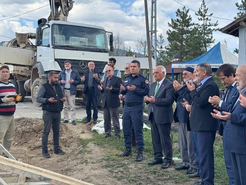 Törende konuşan Belediye Başkanı Selim Cüce, caminin mahalleye kazandırılmasından duyduğu