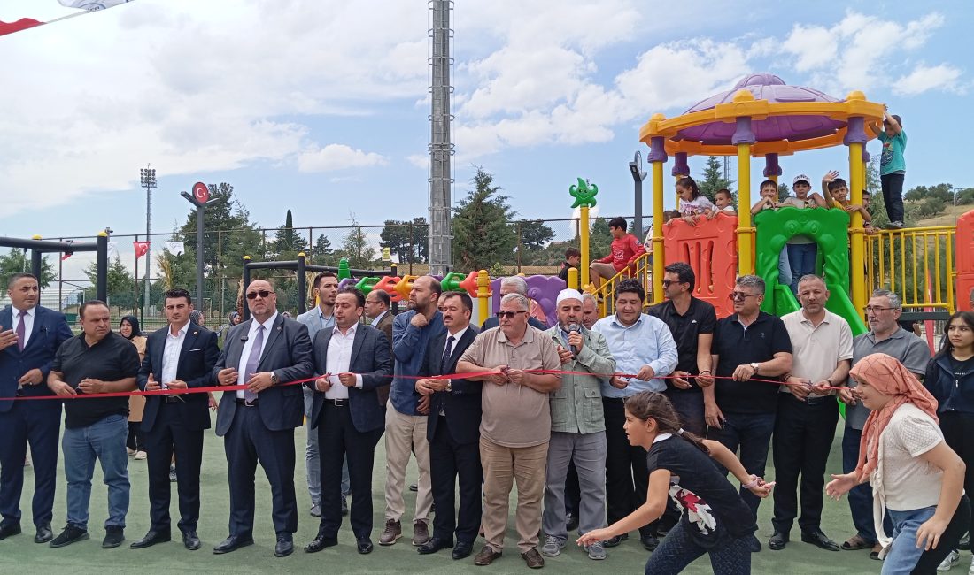 Doğukent Mahallesi Yıldızkent Sitesi önünde gerçekleştirilen açılış programına, Dulkadiroğlu Belediye