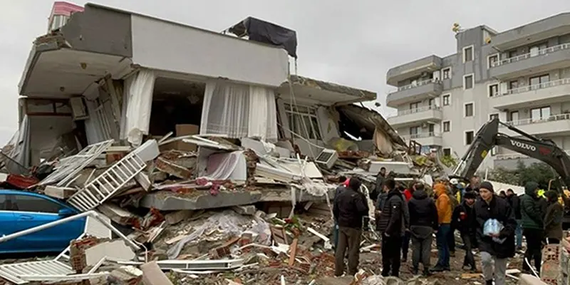 Merkez Onikişubat ilçesi Karamanlı Mahallesi’nde bulunan 4 bloklu Çuhadar Sitesi,