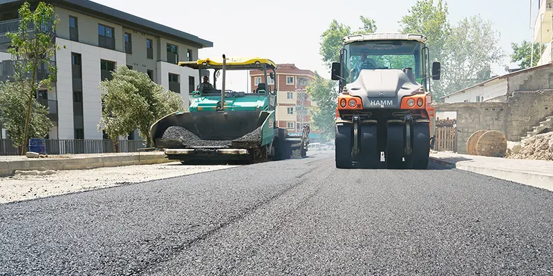 Kahramanmaraş Büyükşehir Belediyesi, şehir genelinde ulaşım altyapısını güçlendirme çalışmalarını kesintisiz