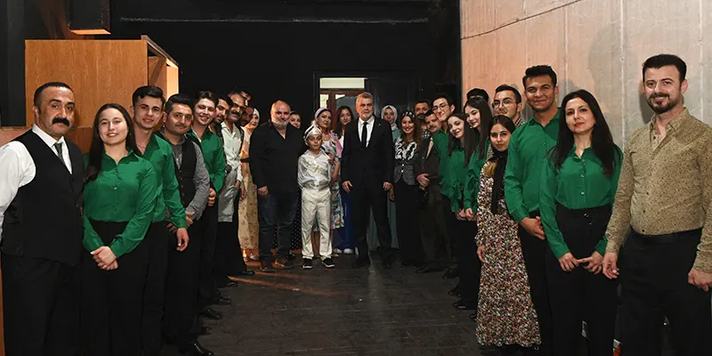Büyükşehir Belediyesi Tiyatro Okulu Sahne Maraş’a Ödül! Sahne Maraş Tiyatro Okulu’nu kutlayarak başarılarının devamını dileyen Büyükşehir Belediye