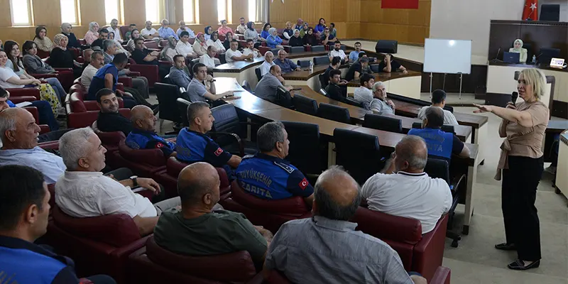 Büyükşehir Belediyesi Meclis Toplantı Salonu’nda gerçekleştirilen programa, Ege Üniversitesi İletişim