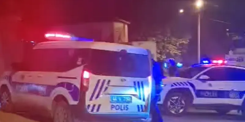 İddiaya göre, bir aracın lastiğinin kesilmesi üzerine taraflar arasında başlayan