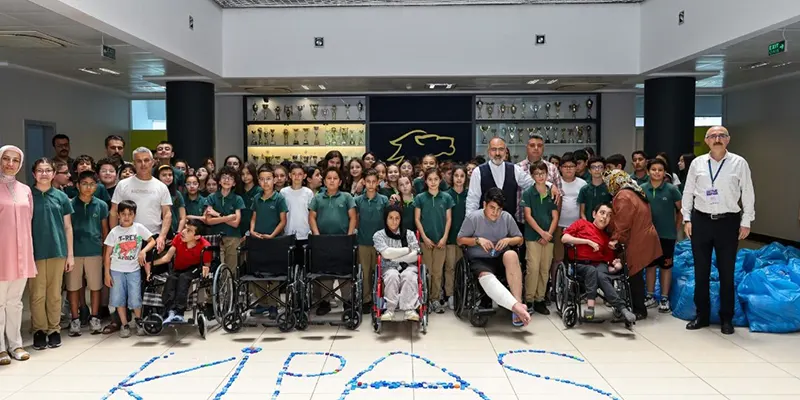 Çalışanların gönüllü katkısıyla toplanan binlerce mavi kapak, engelli bireylerin hayatını