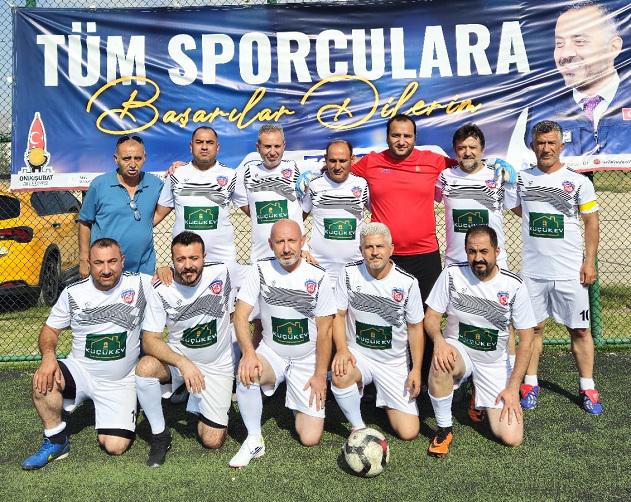 Kahramanmaraş ekibi 46 Kahramanmaraş Masterler takımının birbirinden değerli sporcuları sahada