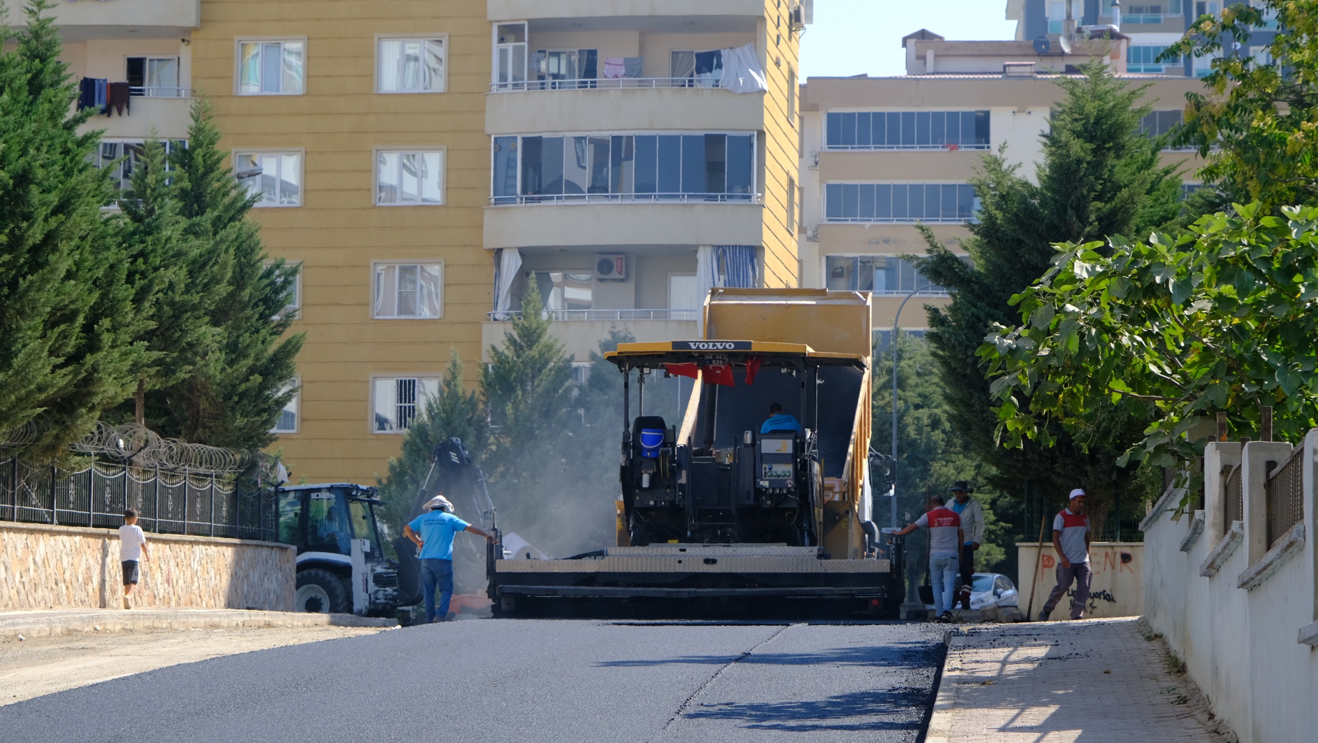 Onikişubat Belediyesi’nden Yirmiikigün Mahallesi’nde takdir toplayan asfalt çalışması 1 WhatsApp Image at ..