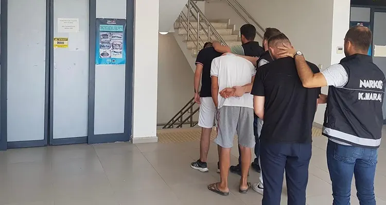 Kahramanmaraş’ta Uyuşturucu Operasyonu Edinilen bilgiye göre; Kahramanmaraş Narkotik Suçlarla Mücadele Şube Müdürlüğü ekipleri,