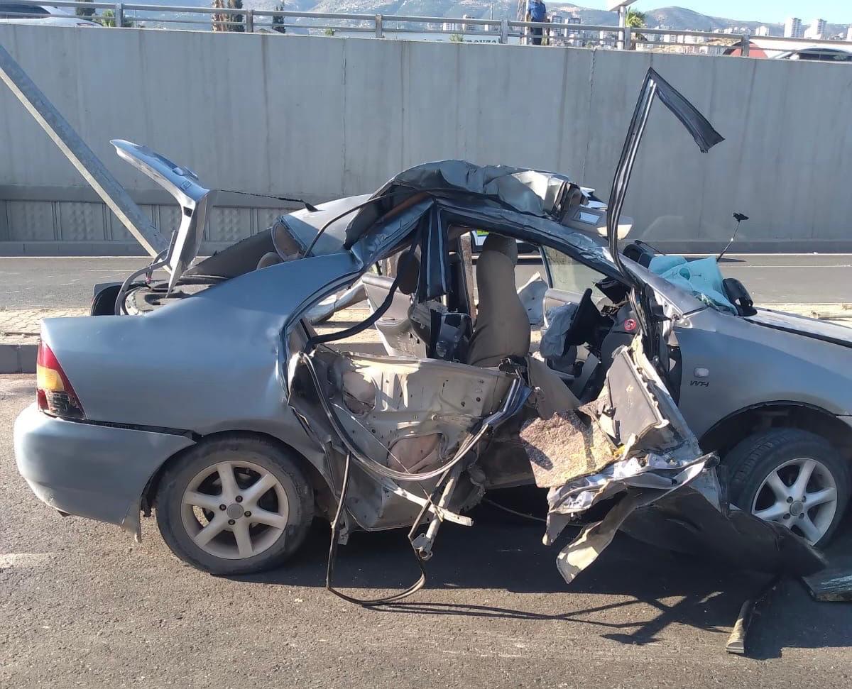 Kahramanmaraş’ta otomobil aydınlatma direğine çarptı: 3 yaralı 1 IMG WA