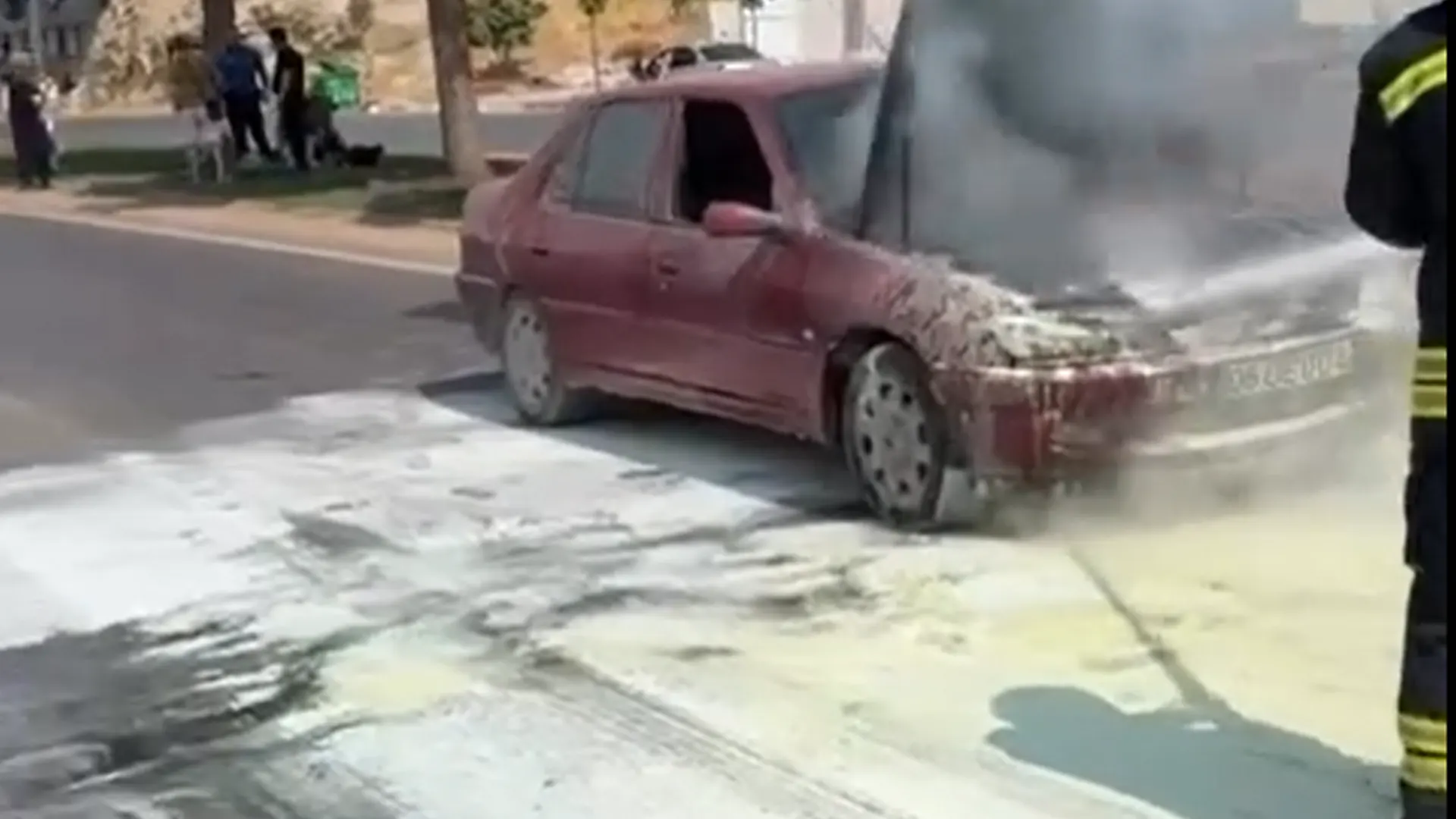 kahramanmarasta korkutan arac yangini icinde bebek bulunan otomobil alev aldi