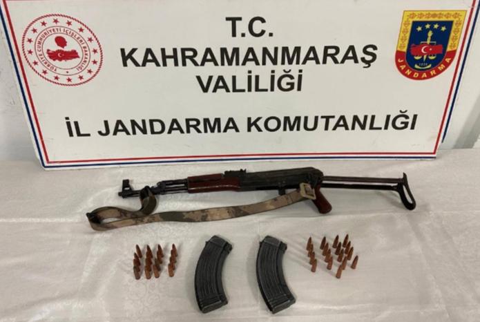 Alınan bilgilere göre; İl Jandarma Komutanlığı ekiplerince silah ve mühimmat