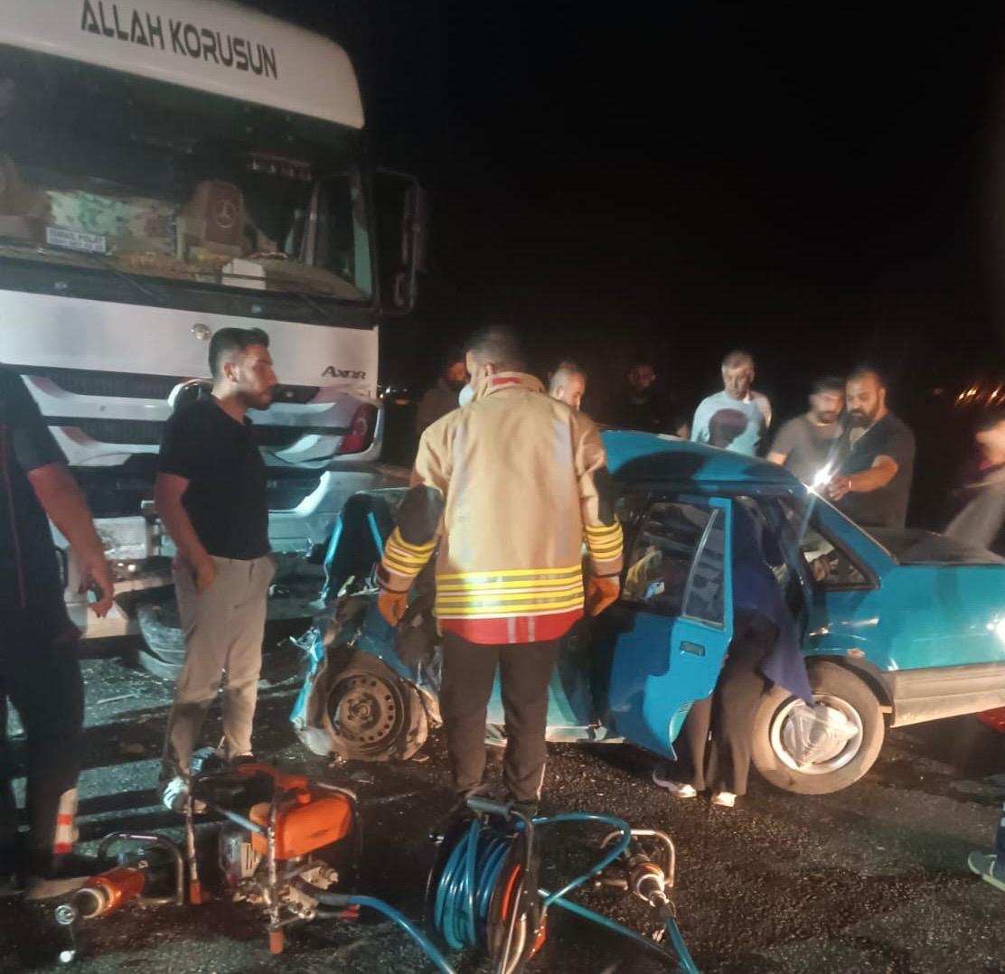 Afşin'de tır ile otomobil çarpıştı: 3 ölü 1 IMG WA