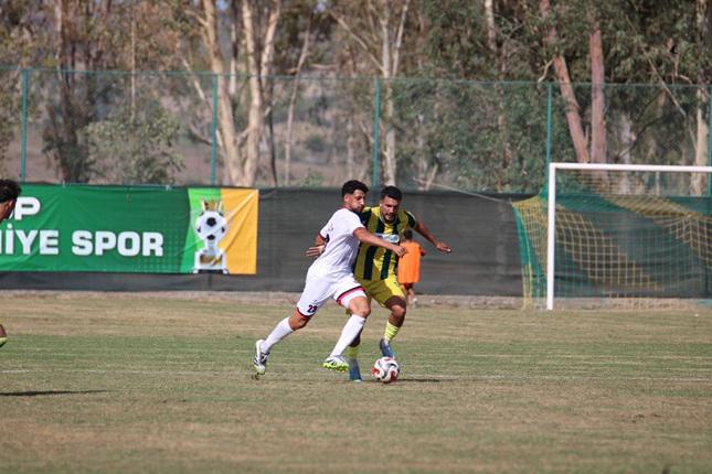 Karşılaşma Kahramanmaraşspor’un vuruşuyla başladı. İlk dakikalardan itibaren baskılı bir oyun