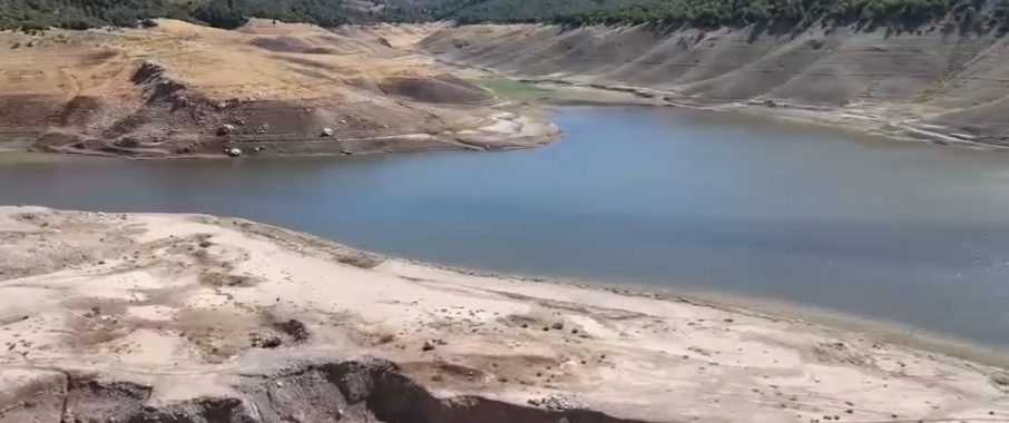Yaşanan kuraklık nedeniyle özellikle Ayvalı Barajı’nda su seviyesi yüzde 1’e