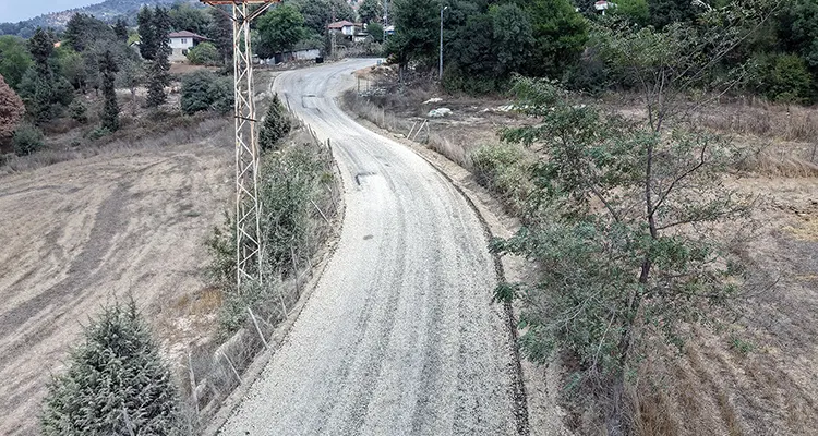 Büyükşehir’den Andırın Kırsalında Konforlu Yol Atağı Kahramanmaraş Büyükşehir Belediyesi, şehir genelinde olduğu gibi kırsal bölgelerde de