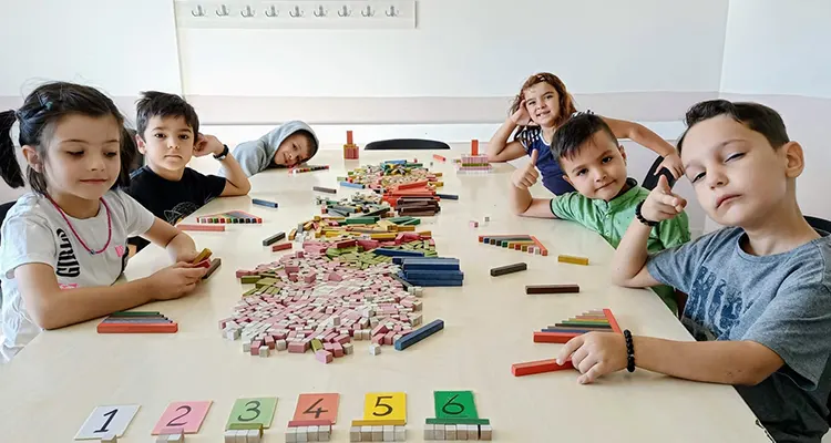 Çocuklar bu yöntemle matematiği sevecek İlkokul düzeyinde nadir olarak uygulanan Montessori eğitim modeli, Denizli’de Özel