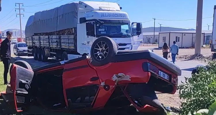 Kahramanmaraş’ta otomobil takla attı: 2 yaralı Kahramanmaraş’ta otomobilin takla atması sonucu 2 kişi yaralandı.
Edinilen bilgiye göre;