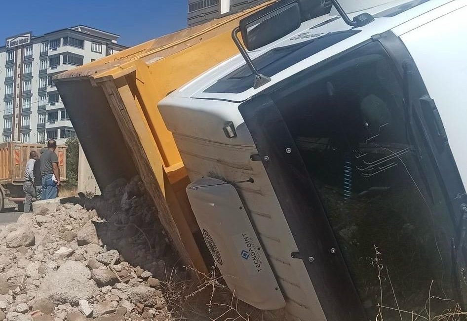 Edinilen bilgiye göre, Onikişubat İlçesi Cumhuriyet Mahallesi üzerinde sürücüsü yönetimdeki