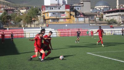 Rakip üzerinde üstünlük kurmaya çalışan Kahramanmaraşspor, bulduğu fırsatları değerlendiremezken, konuk