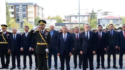 Kahramanmaraş’ta 29 Ekim Cumhuriyet Bayramı kutlamaları, Atatürk Anıtı’na çelenk sunma