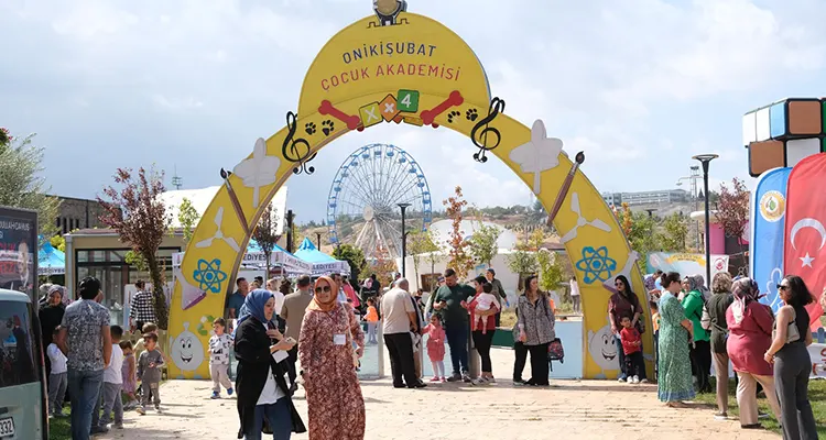 Onikişubat Belediyesi’nden miniklere okul öncesi farkındalık programı Etkinlik kapsamında çocuklar; kil seramik atölyesi, ritim müzik atölyesi, mutfak