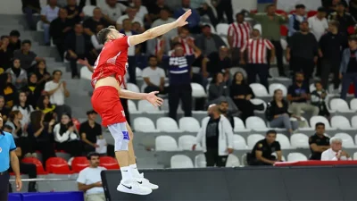 Oldukça çekişmeli geçen karşılaşmanın setleri sırasıyla 29-31, 25-17, 18-25, 28-26