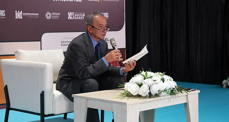 Uluslararası Kahramanmaraş Kitap Fuarı’nda okurlarıyla buluşan Sadık Yalsızuçanlar, Hallac-ı Mansur’un