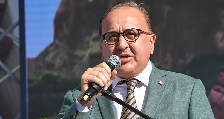 Şahin Hopur’dan Duygusal Mesaj: “Güreş Bahane, Asıl Olan Vefa ve Şehitlerimizi Anmak” Şahin Hopur, konuşmasının başında federasyonun kuruluş sürecine ve elde ettiği