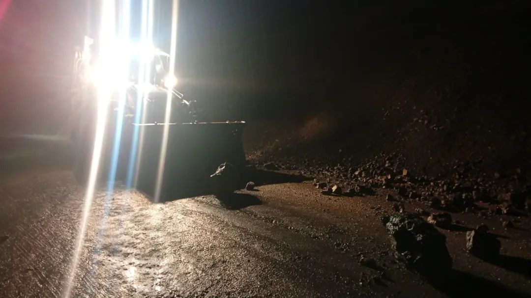 Belediyeden yapılan açıklamada, kar yağışının devam etme ihtimaline karşı saha