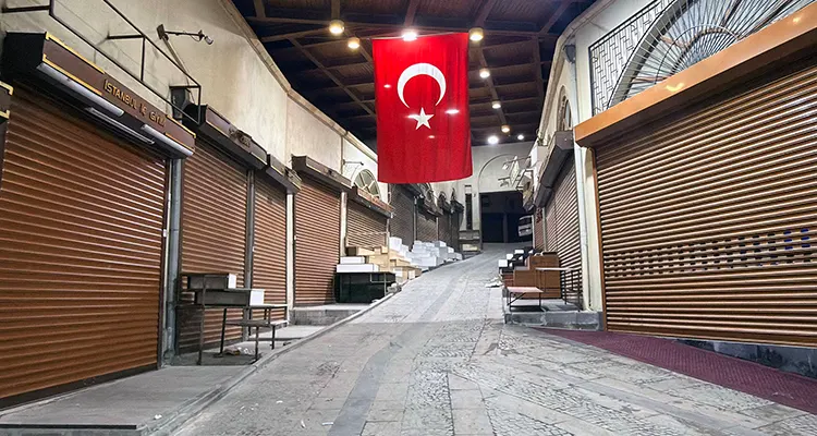 Bu kapsamda şehrin önemli ticaret merkezlerinden Tarihi Kapalı Çarşı’da kapsamlı