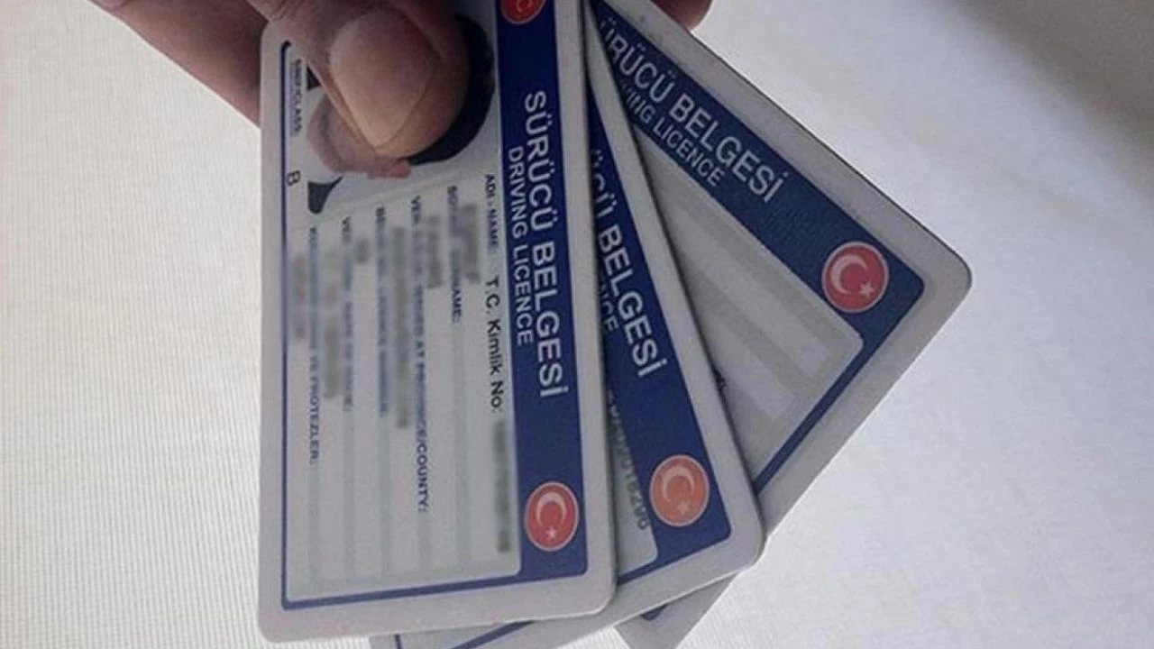 Eski Tip Ehliyet Dönemi Resmen Sona Erdi: Yenilemeyenler 7 Bin 438 Lira Ödeyecek 1 eski tip ehliyet donemi resmen sona erdi yenilemeyenler bin lira odeyecek