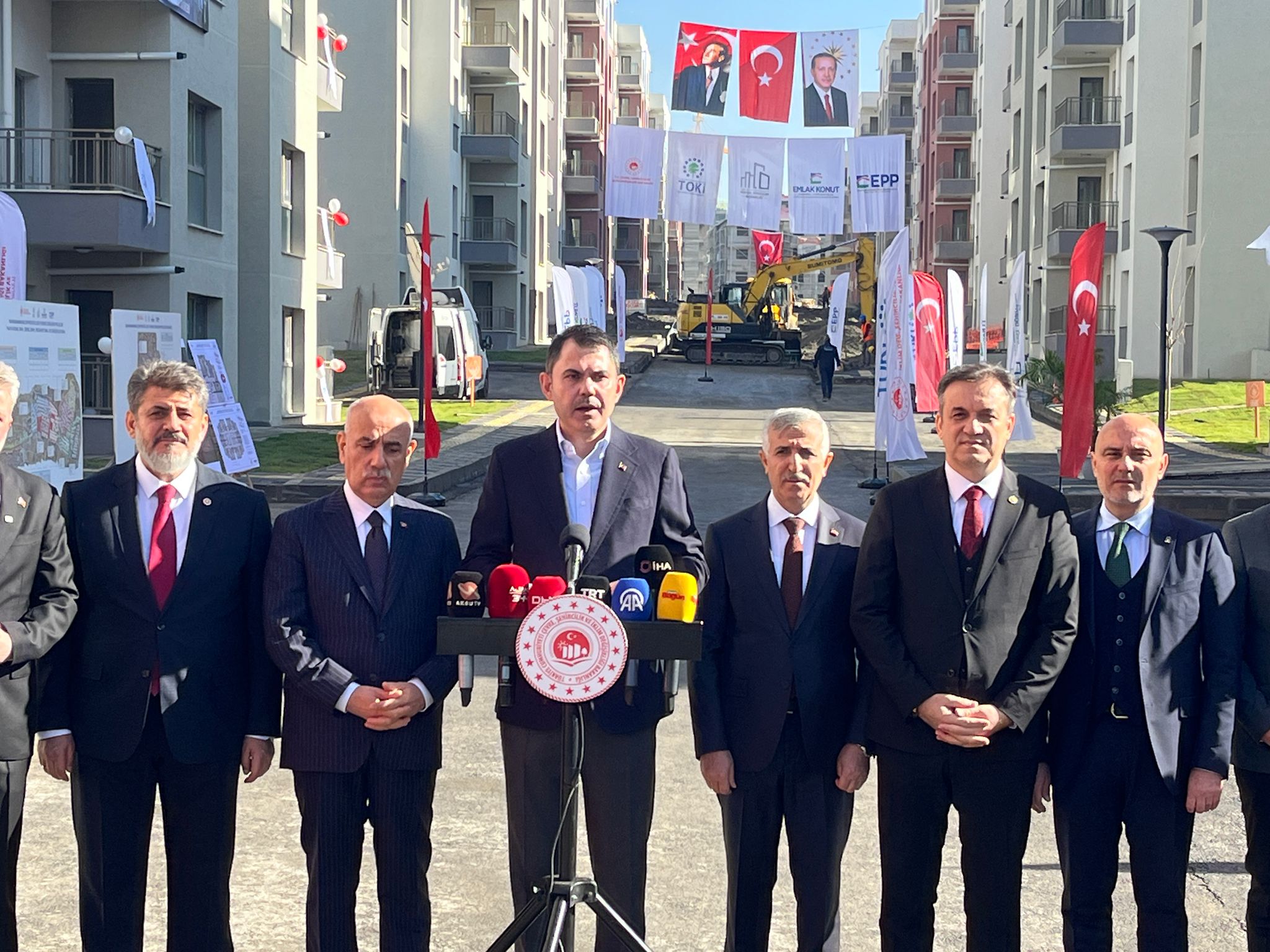 Bakan Kurum, Deprem bölgesinde son çiviler çakılıyor 1 IMG WA