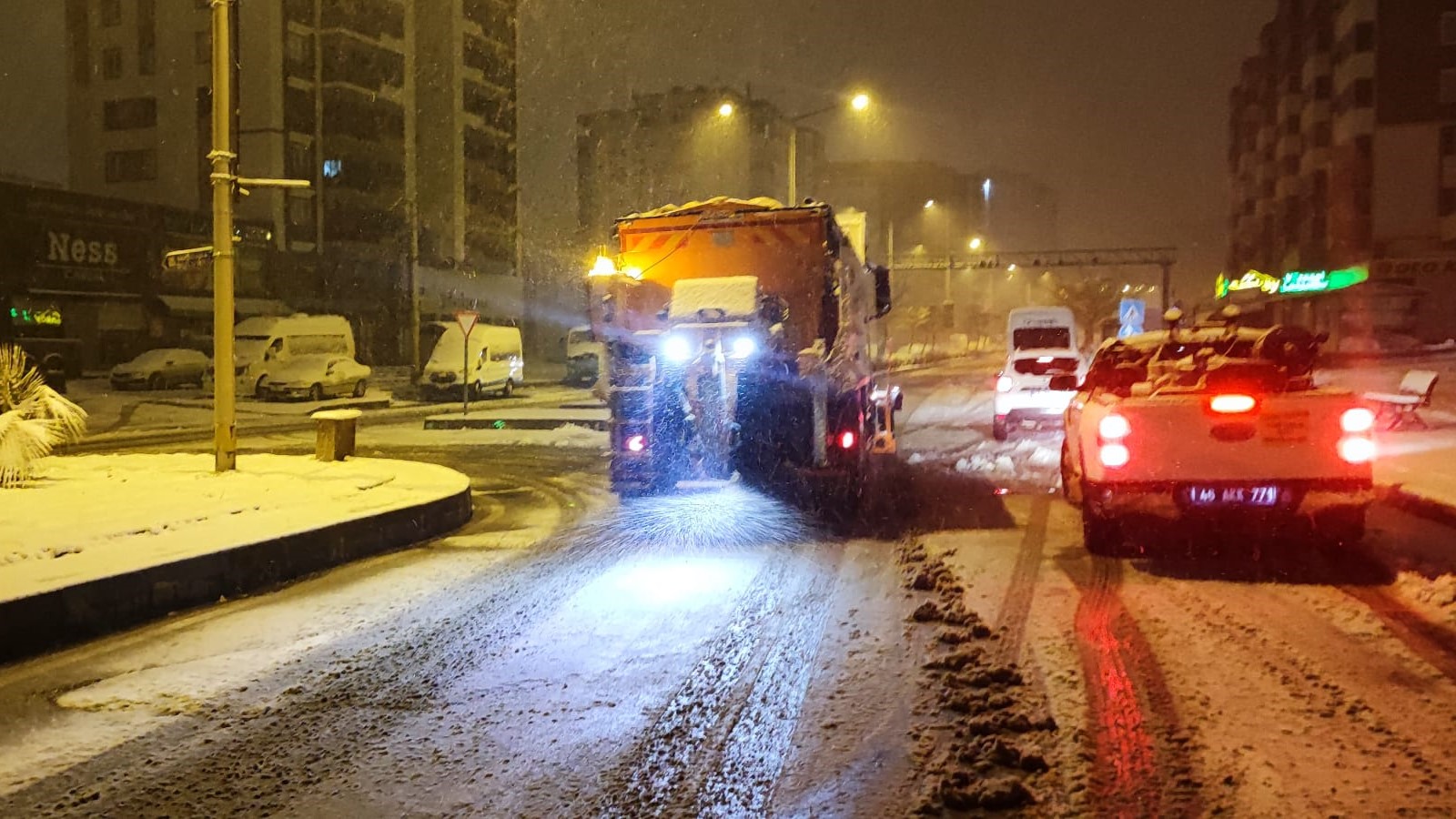 Yoğun Kar Yağışına Büyükşehir’den Anında Müdahale 1 Kar Kureme ()
