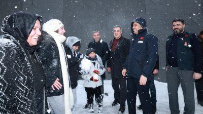 İncelemeler sırasında Başkan Toptaş’a Hürriyet Mahallesi Muhtarı Bayram Kirişci ile