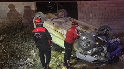 Kazada yaralanan 4 kişi, itfaiye ekiplerinin müdahalesi sonrası ihbar üzerine