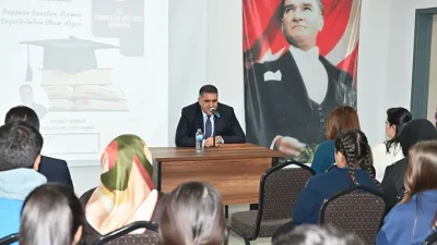 Türkoğlu Belediye Başkanı Mehmet Karaca, Milli Eğitim Müdürlüğü tarafından düzenlenen