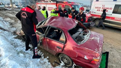Edinilen bilgilere göre, henüz bilinmeyen bir nedenle kontrolden çıkan araç