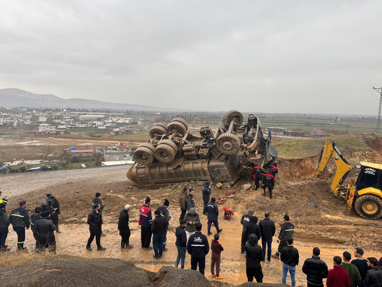 Kahramanmaraş’ta Taş Ocağında Feci Kaza: Kamyon Devrildi, 1 Ölü 1 IMG WA