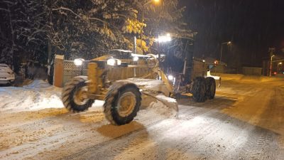 Kahramanmaraş Büyükşehir Belediyesi, şehir genelinde etkisini artırarak sürdüren kar yağışına