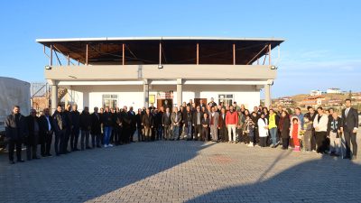 Mahalle sakinleri toplantı boyunca yaşadıkları sorunları ve beklentilerini doğrudan belediye