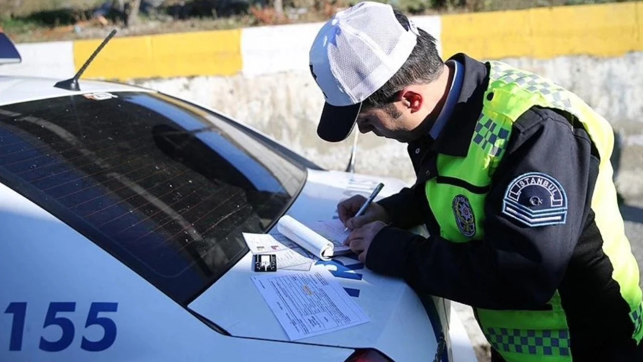 Yeni trafik yasası Meclis’ten geçti: Cezalar katlandı 1 yeni trafik yasasi meclisten gecti cezalar katlandi