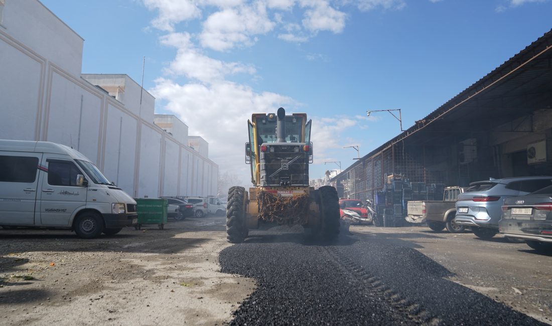 Toptancılar Sitesi’nin Yolu Yenileniyor Şehrin önemli ticaret merkezlerinden biri olan Toptancılar Sitesi’nde gerçekleştirilen üstyapı