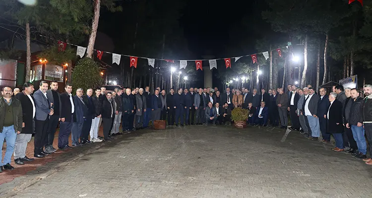 BAŞKAN AKPINAR, 105 MAHALLE MUHTARIYLA İFTARDA BULUŞTU Belediyecilik masa başında değil, mahallede yapılır” anlayışıyla hareket ettiklerini vurgulayan