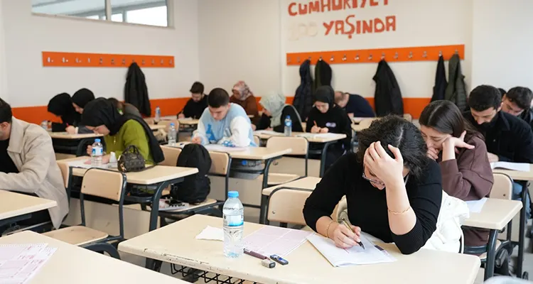 Büyükşehir Belediyesi tarafından düzenlenen ücretsiz KPSS deneme sınavları, adaylara sınav