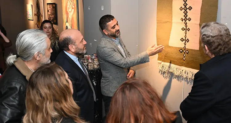 “Dört On Yedi- II” Karma Sergi Sanatseverlerin Yoğun İlgisi ile Açıldı Açılış konuşmasını yapan Güzel Sanatlar Fakültesi Dekanı Prof. Dr. İrfan