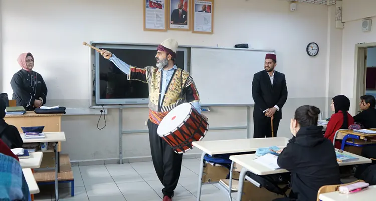 Kahramanmaraş’ın Kurtuluş Destanı “Çatkapı” ile Genç Nesillerle Buluşuyor Genç nesillere tarih bilinci kazandırmayı amaçlayan oyun, Kahramanmaraş’ın kurtuluş sürecinde